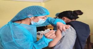 Brigadas móviles visitan unidades educativas para vacunar contra el sarampión